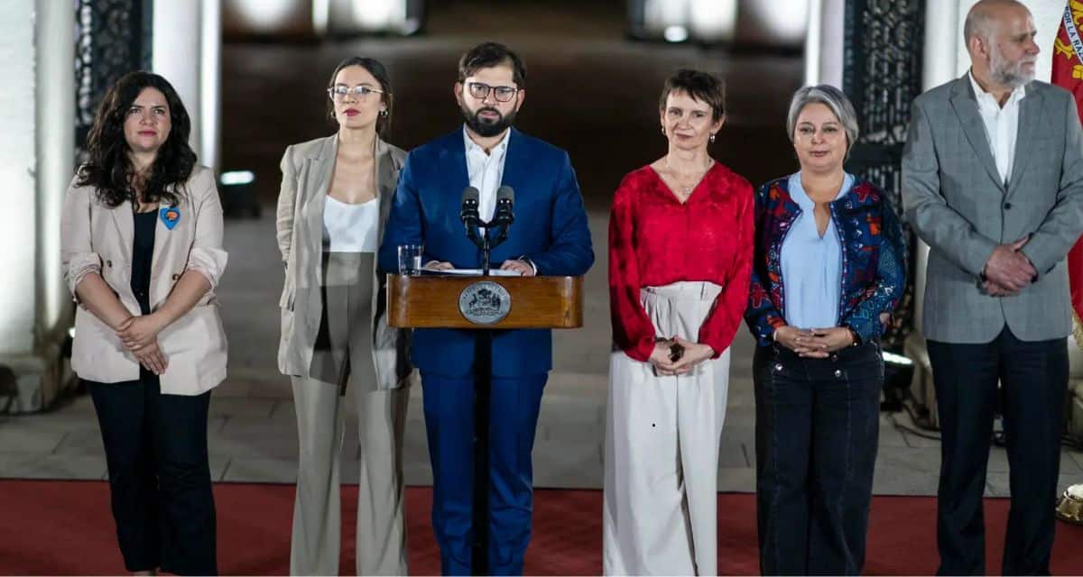 Boric frente a frente expone episodios internos del gobierno de Gabriel Boric y tensiones entre ministras