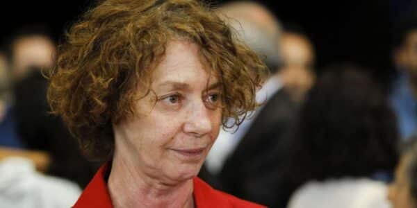 Claudia di Girolamo reaparece por El vicio absurdo