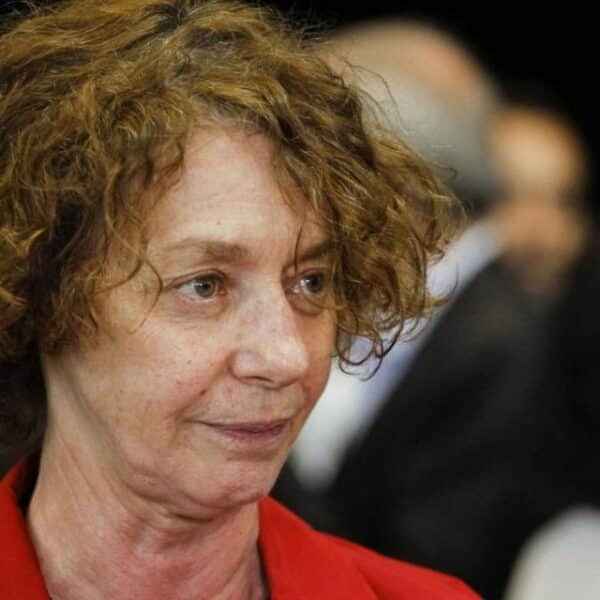 Claudia di Girolamo reaparece por El vicio absurdo