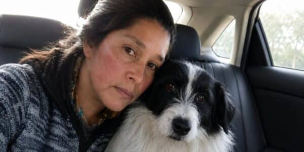 Doris Chiguay y su perro Cheme fueron hallados con vida tras cinco días perdidos en un bosque de Chiloé