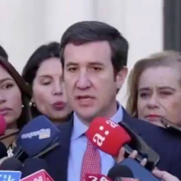 Guillermo Ramírez habla ante la prensa en La Moneda tras reunión política