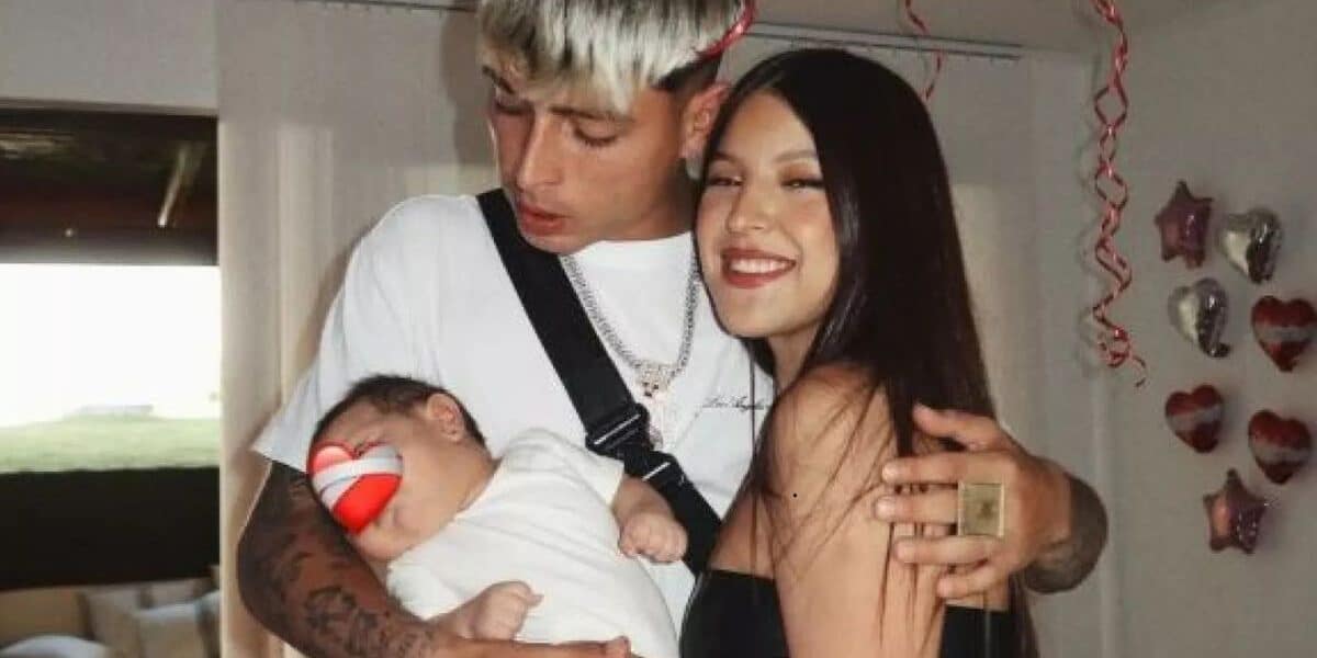 Ignacia Antonia y AK4:20 durante sus vacaciones familiares que provocaron debate en redes sociales