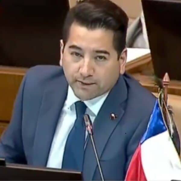 Javier Olivares protagoniza lapsus en plena sesión del Congreso