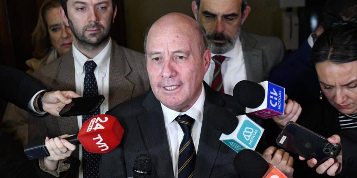 Jorge Quiroz reconoce ajuste en meta de crecimiento del Gobierno durante exposición en el Senado