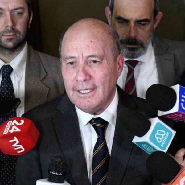 Jorge Quiroz reconoce ajuste en meta de crecimiento del Gobierno durante exposición en el Senado