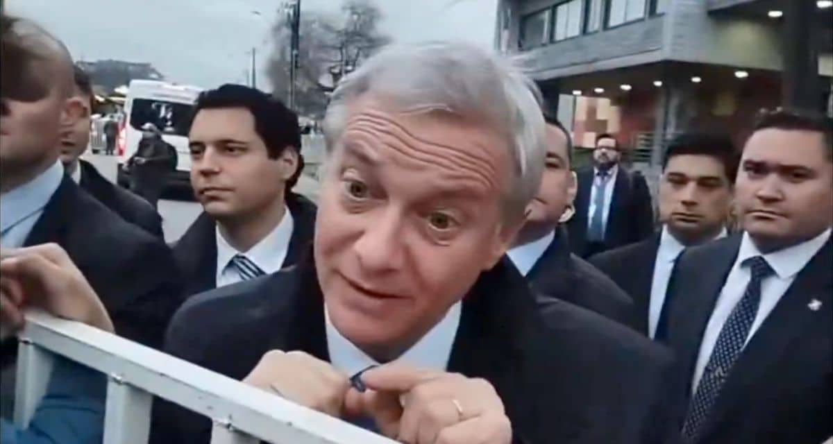 José Antonio Kast en Villarrica durante un tenso intercambio con una mujer y un niño