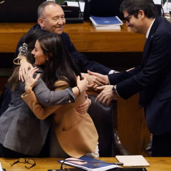Ley de Escuelas Protegidas enfrenta reparos de oposición tras aprobación en el Congreso