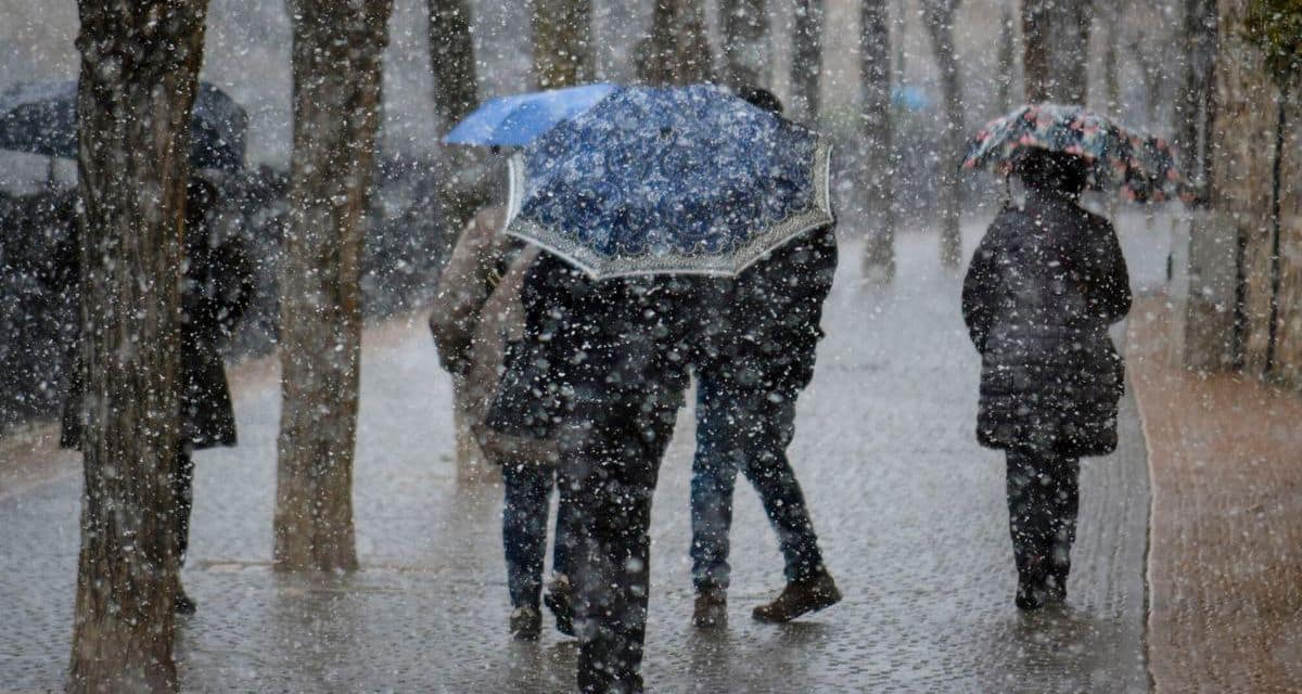 Lluvia y nieve en Chile durante el paso de sistemas frontales en el sur y Patagonia