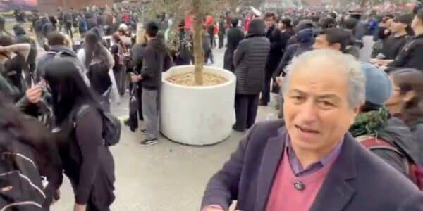 Mario Aguilar en registro de la marcha Confech cuestionado por el Gobierno