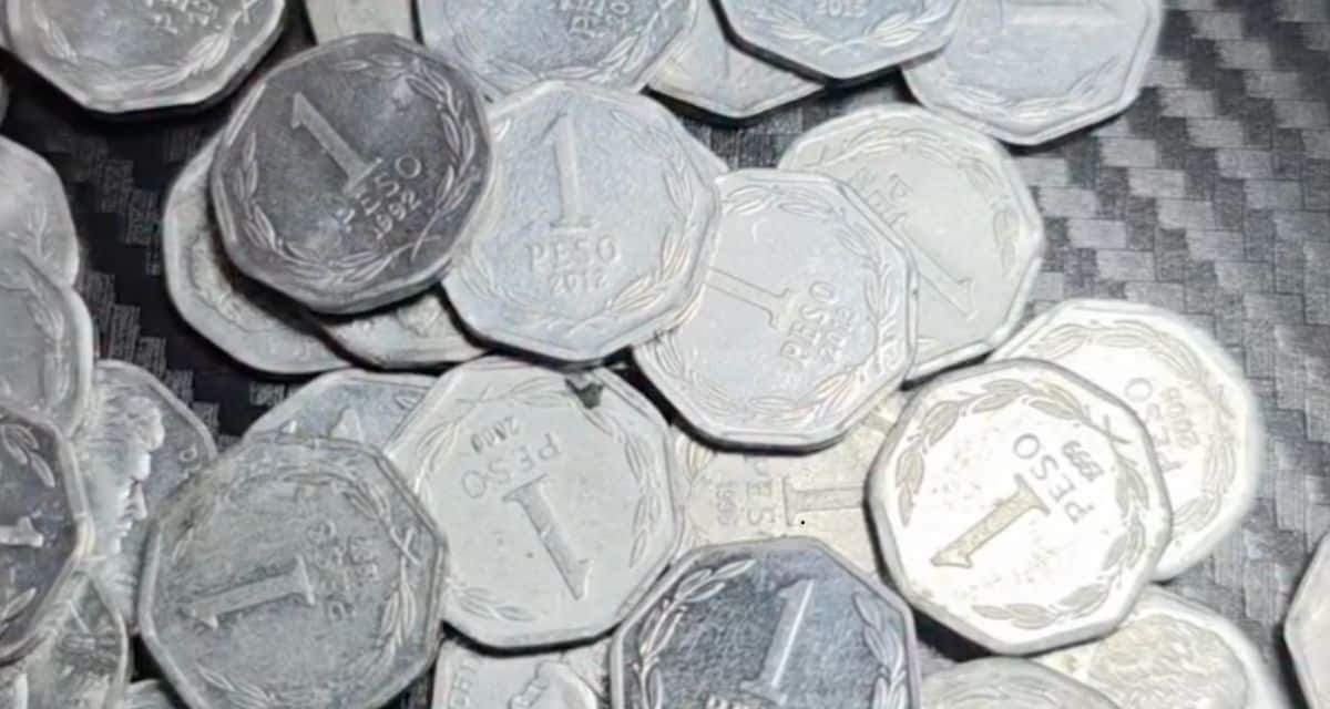 Moneda de $1 de 2014 en Chile, una pieza atribuida a un reducido grupo de ejemplares para coleccionistas.