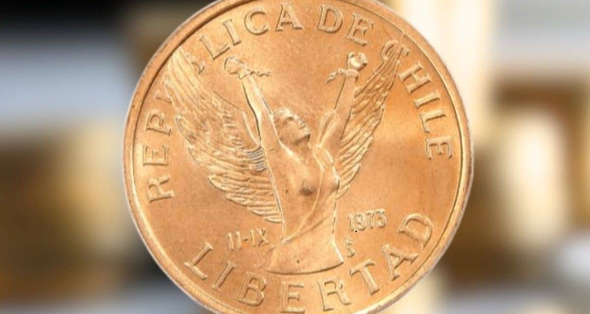 Moneda de 10 pesos chilena con error de acuñación que puede valer hasta 100 mil pesos