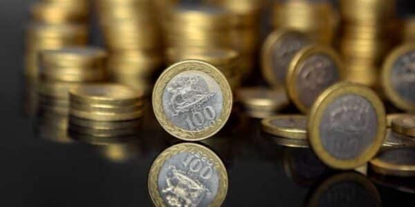 Moneda de $100 con copihues que es buscada por coleccionistas en Chile