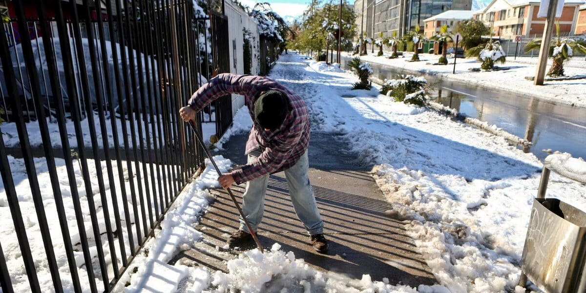 Nieve en Santiago podría registrarse en sectores cordilleranos de la Región Metropolitana este miércoles