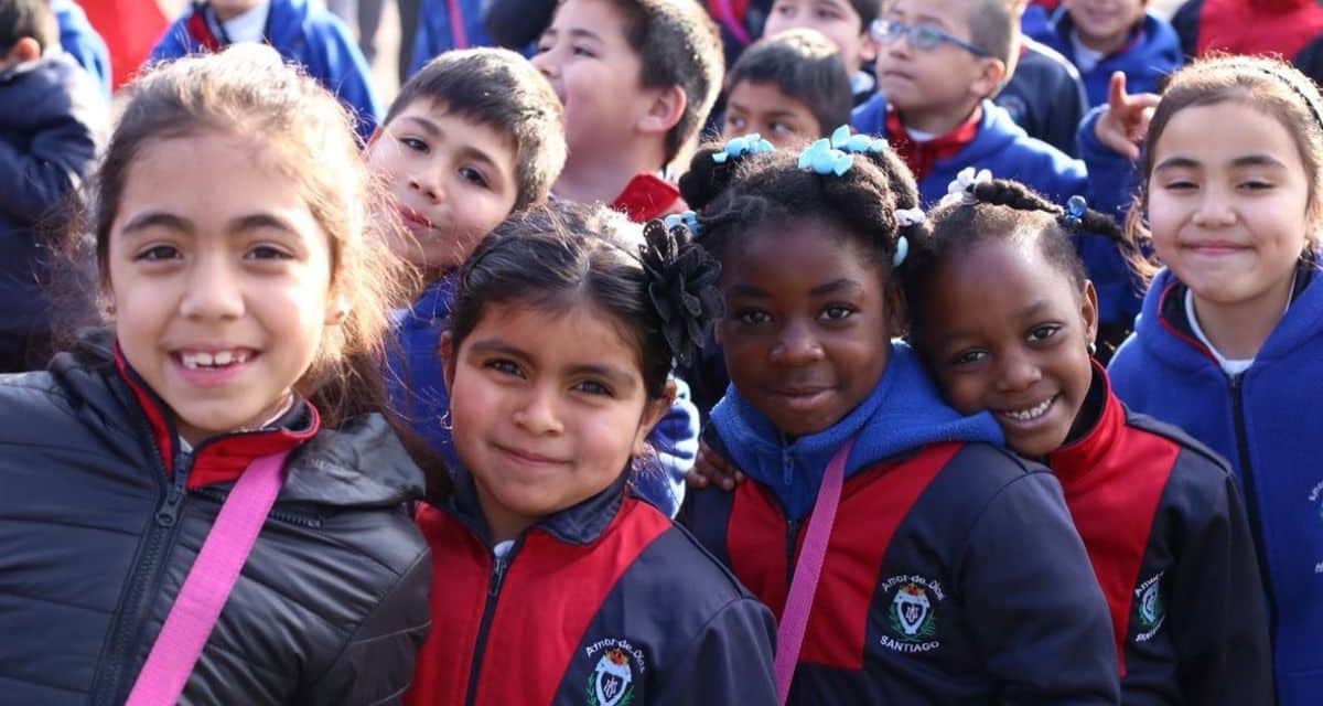 Niños haitianos ubicados en comunas de Chile luego de denuncia por menores no ubicables