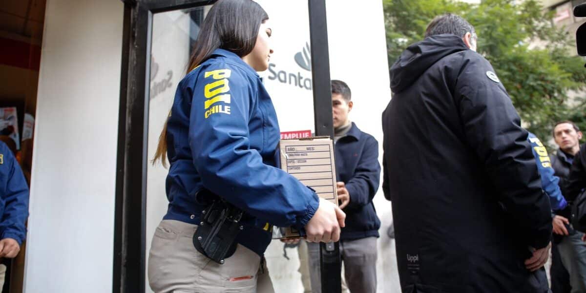 Operación Tokio destapa chat de WhatsApp que complicaría a ejecutiva de BancoEstado vinculada al Tren de Aragua