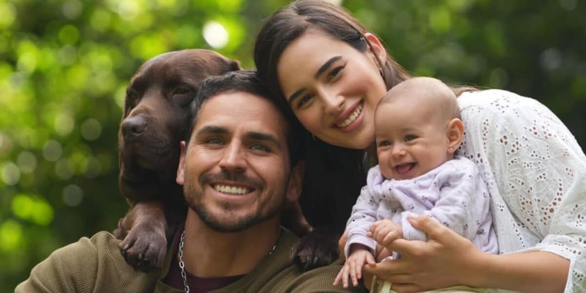 Pangal Andrade sostiene a su hija Alanna mientras Meli Noto reacciona nerviosa en un video viral