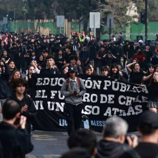 Paro nacional convocado por Confech y Colegio de Profesores para el 3 de junio