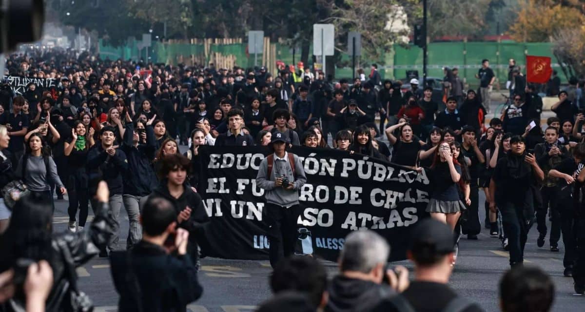 Paro nacional convocado por Confech y Colegio de Profesores para el 3 de junio