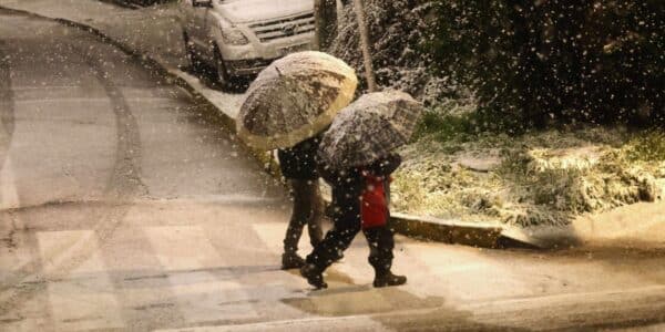 Sistema frontal se acerca a Chile con lluvias, viento y probable nieve en tres regiones