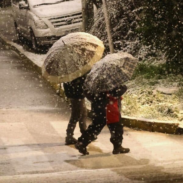 Sistema frontal se acerca a Chile con lluvias, viento y probable nieve en tres regiones