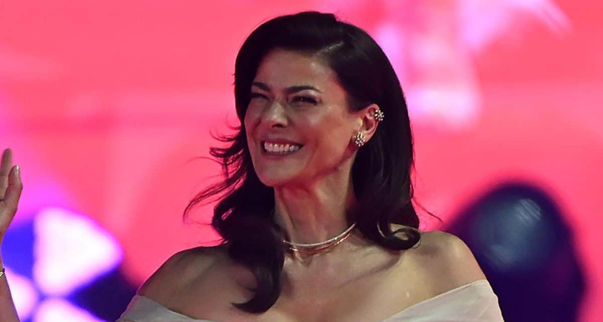 Tonka Tomicic celebra su cumpleaños número 50 con fotografías junto al mar
