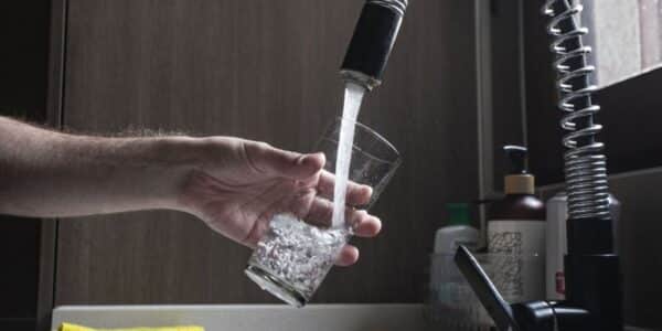 Alza en la cuenta del agua afectará a clientes de Essbio en O’Higgins, Ñuble y Biobío