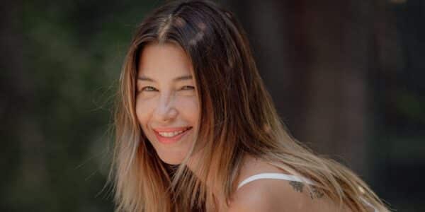 Amanda Labbé posa junto a Pancha Merino tras comenzar una nueva etapa profesional en el modelaje