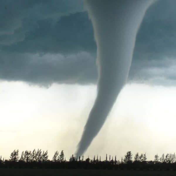Nubes de tormenta asociadas al aviso por posibles tornados en el sur de Chile