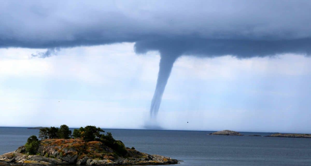 Trombas marinas podrían registrarse entre Maule y La Araucanía durante sistema frontal