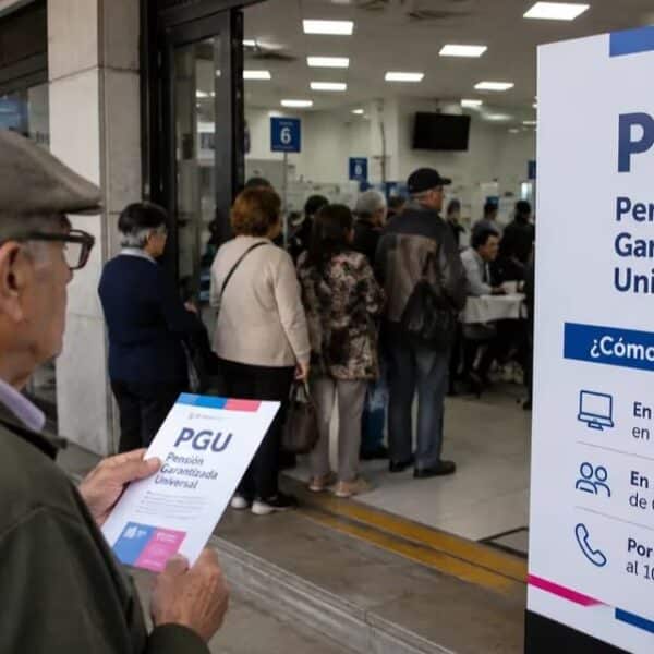 Beneficiarios de la PGU revisan las razones por las que el IPS puede suspender o extinguir el aporte