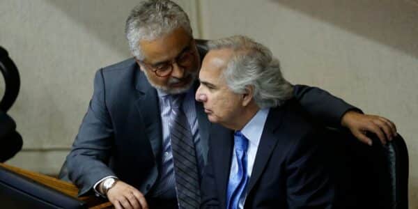 Chats de Chadwick y Hermosilla revelan conversaciones sobre el exfiscal Manuel Guerra y la causa de Santiago Valdés