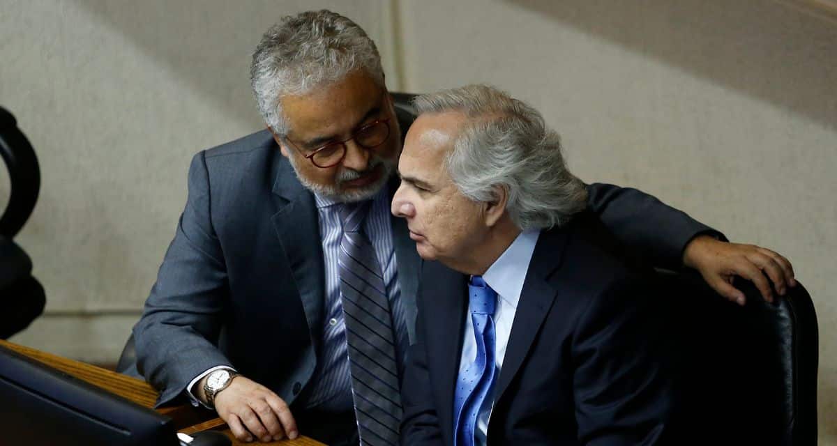Chats de Chadwick y Hermosilla revelan conversaciones sobre el exfiscal Manuel Guerra y la causa de Santiago Valdés