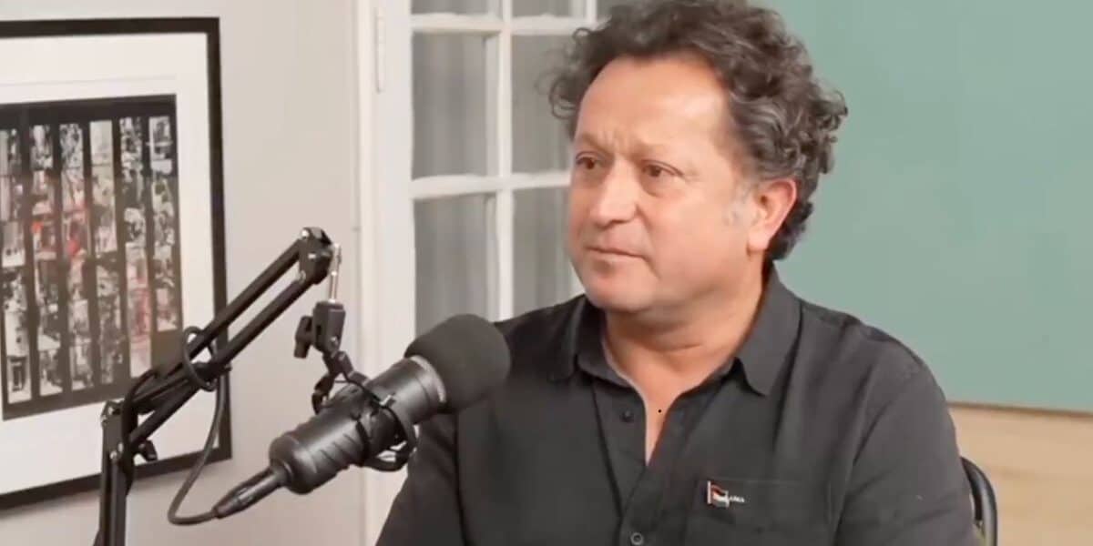 Daniel Alcaíno rompe en llanto durante entrevista por crisis en Gaza y Chile