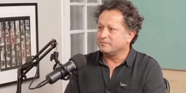 Daniel Alcaíno rompe en llanto durante entrevista por crisis en Gaza y Chile