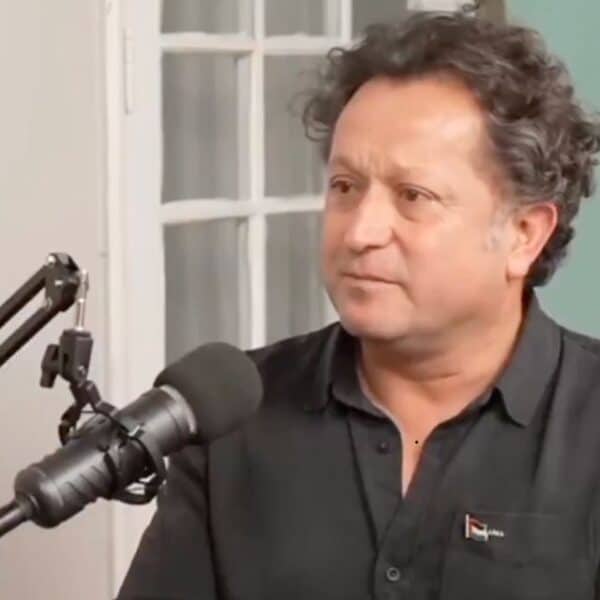 Daniel Alcaíno rompe en llanto durante entrevista por crisis en Gaza y Chile