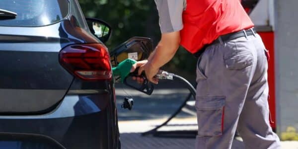 Descuentos en bencina disponibles en Copec Shell y Aramco tras nueva baja informada por ENAP