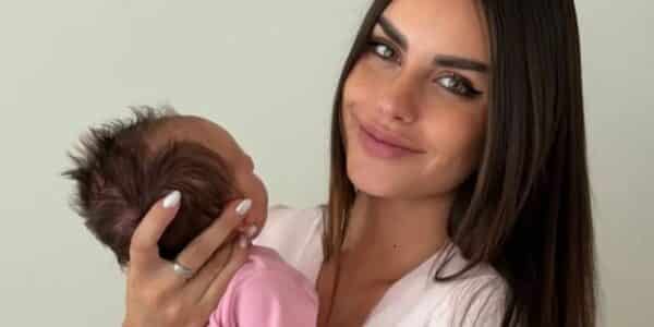 Emilia Dides muestra a su hija Mía, fruto de su relación con Sammis Reyes