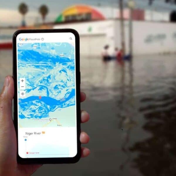 Mapa de Google Flood Hub con alertas por posibles inundaciones y crecidas de ríos en Chile