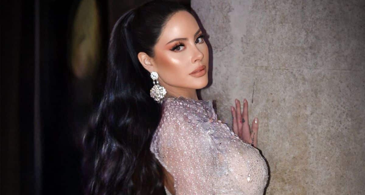 Ignacia Michelson posa frente al espejo en las fotografías que generaron debate en Instagram