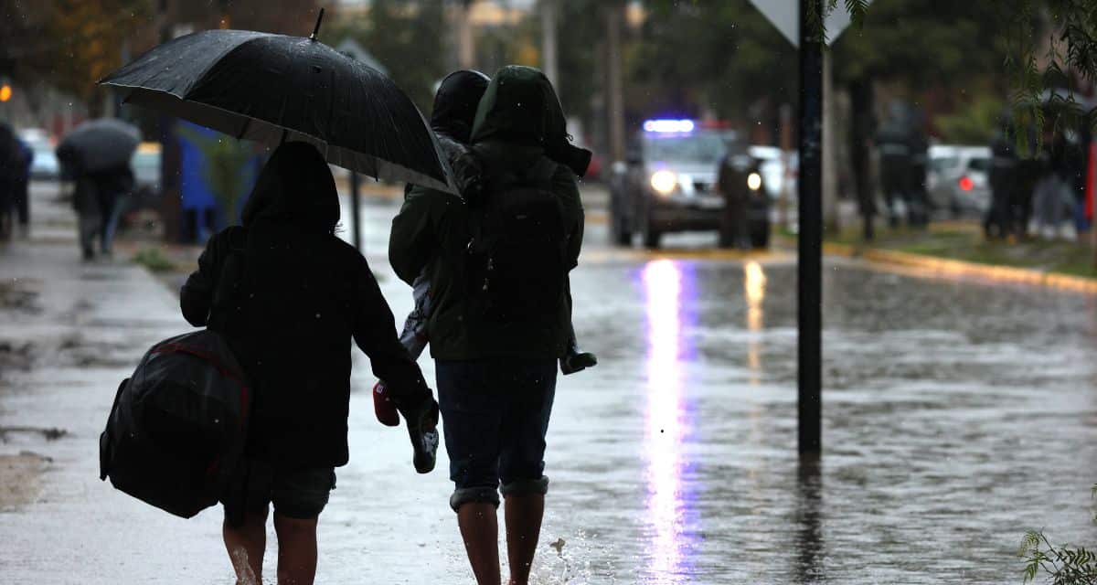 Lluvias en la Región Metropolitana podrían continuar sin pausa hasta el martes 21 de julio