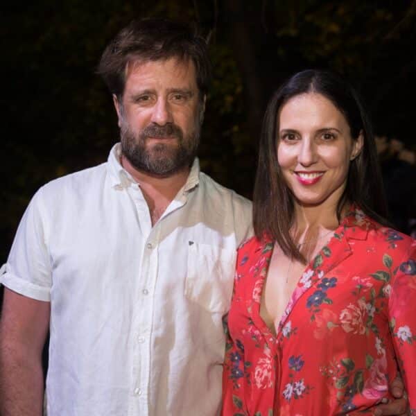 Luz Valdivieso junto a sus tres hijos durante la celebración de sus 49 años