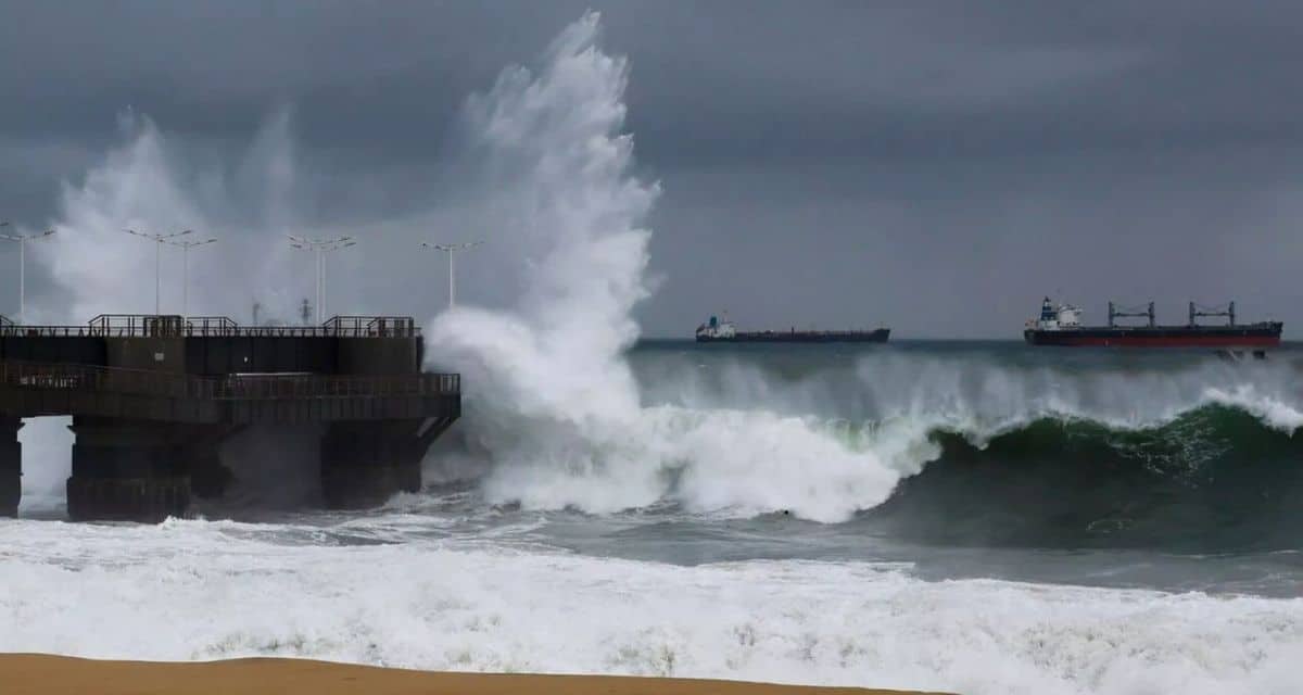 Marejadas anormales provocan fuerte oleaje en las costas de 11 regiones de Chile