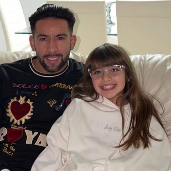 Mauricio Isla se despide de su hija Luz Elif antes de su viaje a Europa