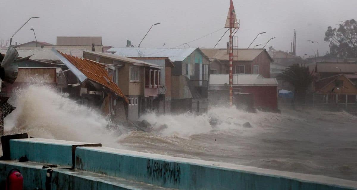 Meteotsunami en Penco provoca graves daños en viviendas del sector Cerro Verde durante el sistema frontal