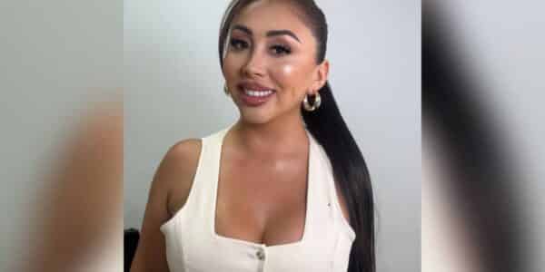 Naya Fácil posa junto a su nuevo galán durante viaje a Chillán