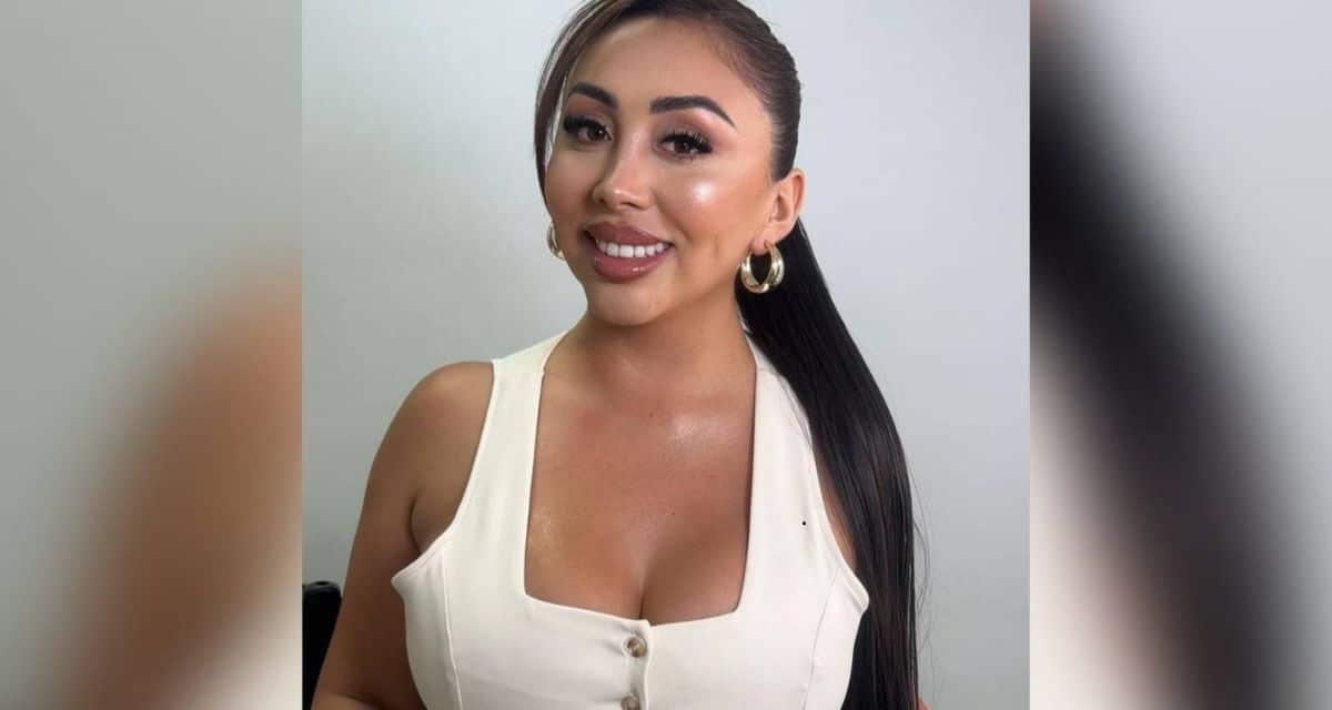 Naya Fácil posa junto a su nuevo galán durante viaje a Chillán