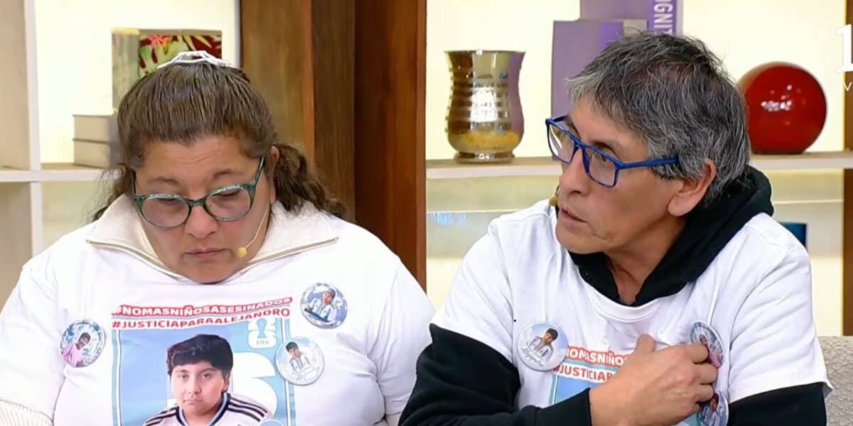 Padre de Alejandro Águila abre en vivo el último regalo que recibió por el Día del Padre