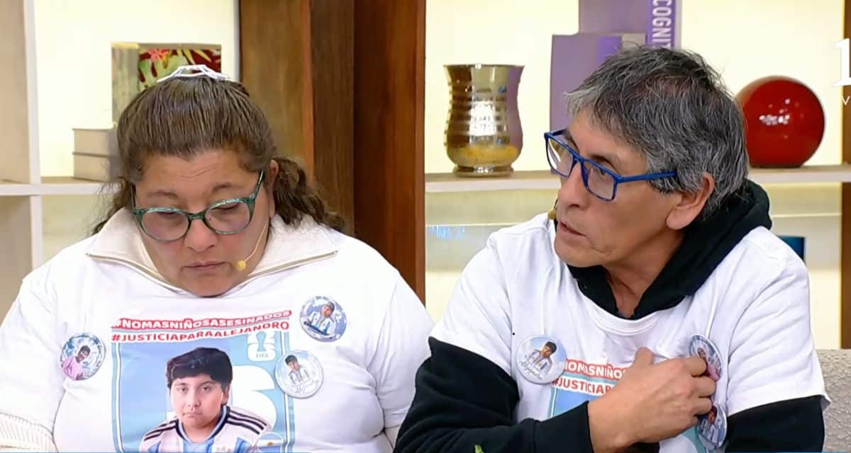 Padre de Alejandro Águila abre en vivo el último regalo que recibió por el Día del Padre