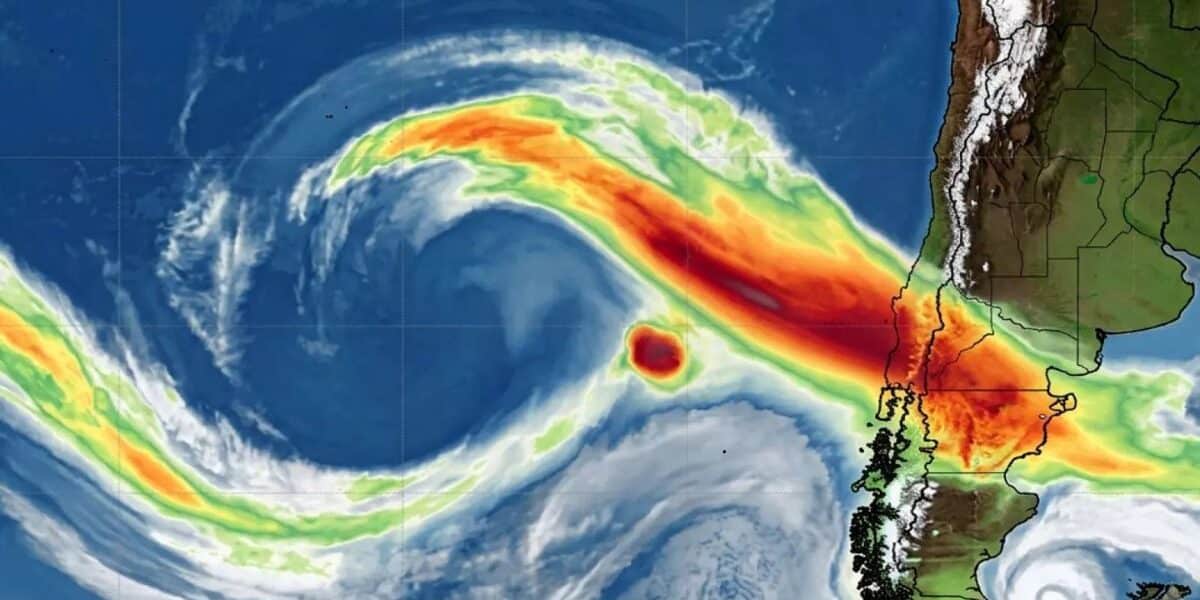 Río atmosférico categoría 5 avanzando sobre Chile con intensas precipitaciones