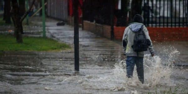 Sexto sistema frontal en Chile afectará a diez regiones con precipitaciones y ráfagas intensas